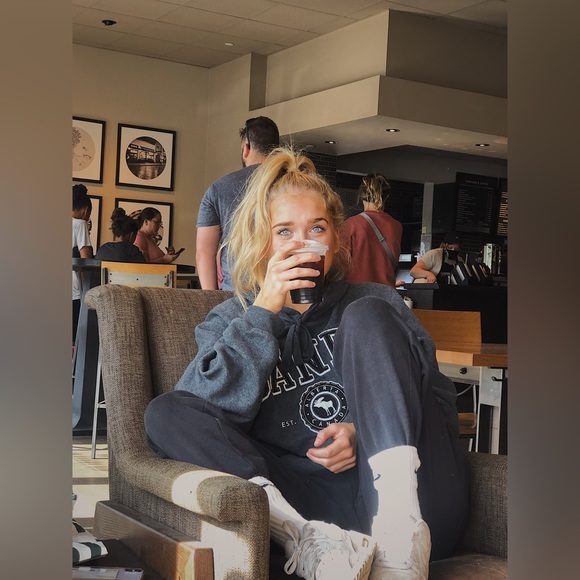 Meet your Posher, Erika - Picture 3 of 5